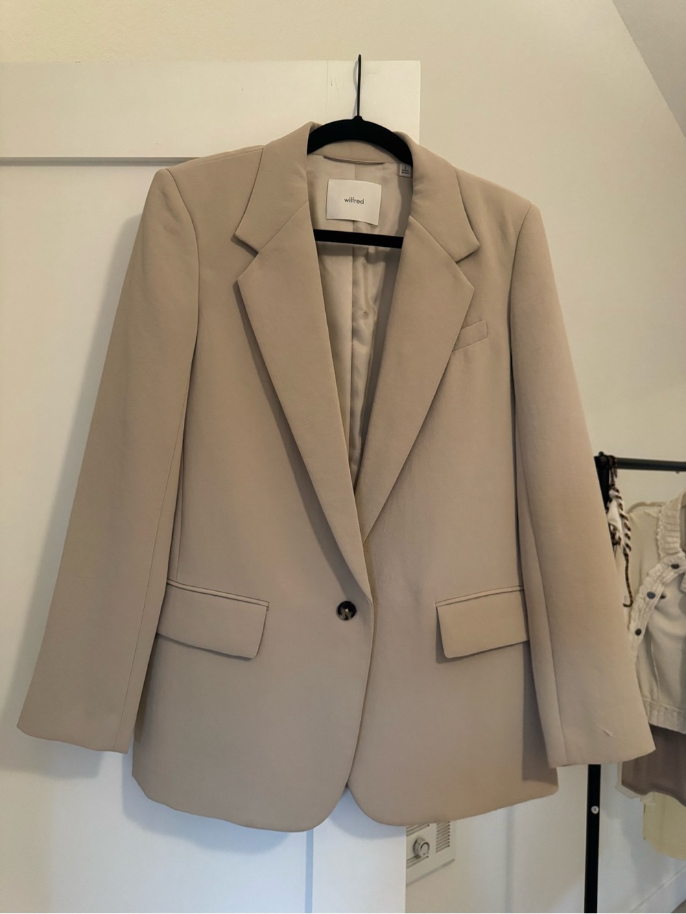 Aritzia Wilfred Beige Tailored Single-Button Blazer